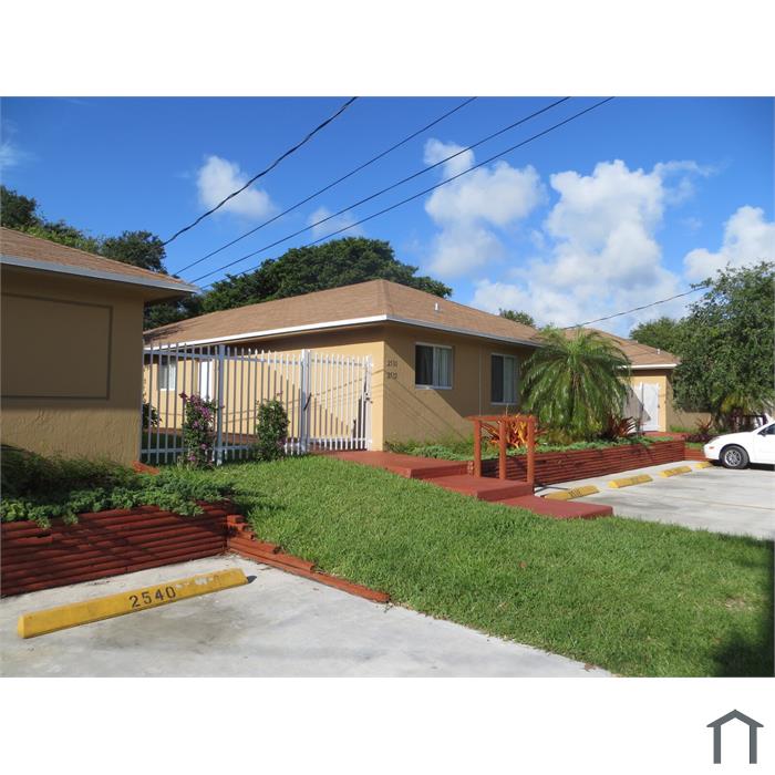 2523 NE 184th Ter